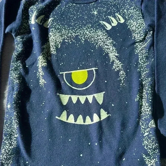 GAP - long sleeve glow  in the dark slim fit T-shirt. Size 3 - Picture 3 of 4